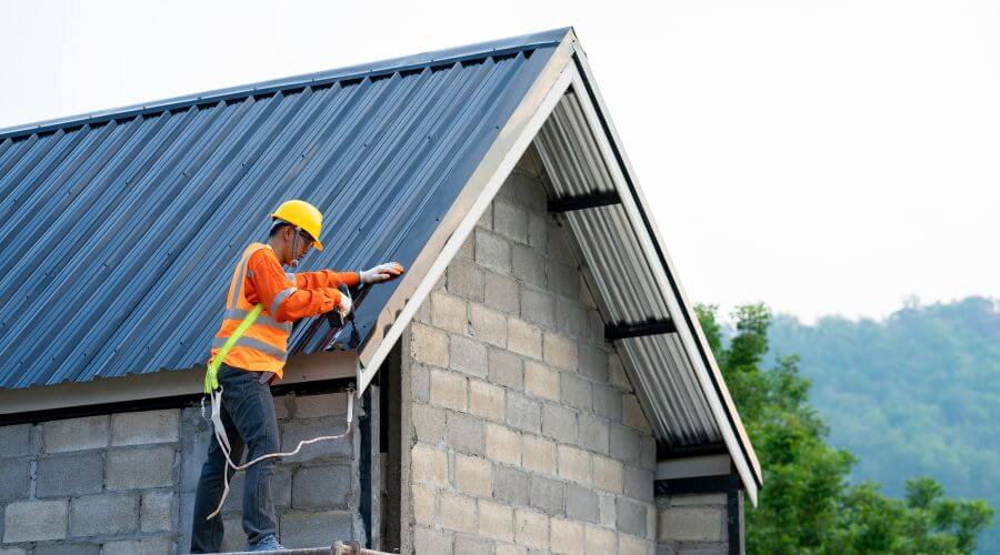 Professional gutter cleaning in West Richland, WA